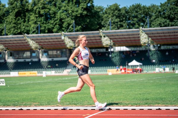 Ann-Christin Opitz (SC Melle 03) ueber 5000m am 03.07.2022 waehrend den NLV+BLV Leichtathletik-Landesmeisterschaften im Jahnstadion in Goettingen (Tag 2)